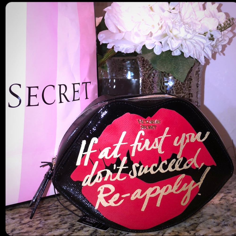 NWT Victoria’s Secret Makeup Bag toiletry girly travel bag red black - Picture 1 of 7